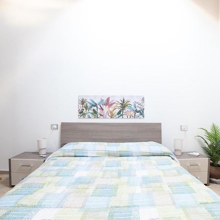 Casa Antonella Al Centro Di Cabras Apartman Kültér fotó